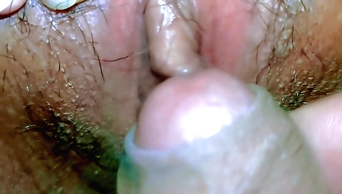 Indian hussy touches her hairy pussy with a vibrator