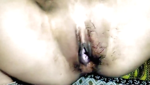 Indian slut with a sexy body shows us her amazing body