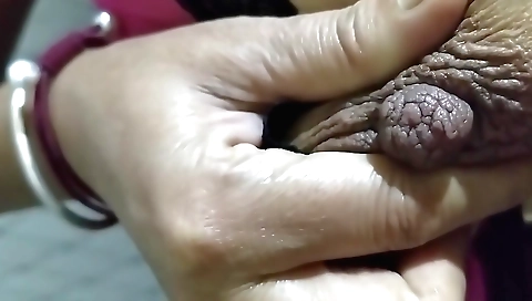 Indian babe 18+ licks her pussy in standing position