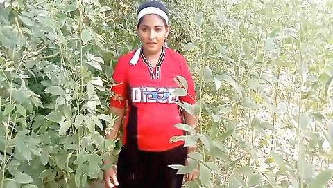 Indian brunette gets penetrated and fucked in the ass and pussy