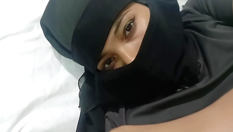 Indian babe getting cum on her shaved cunt and mouth