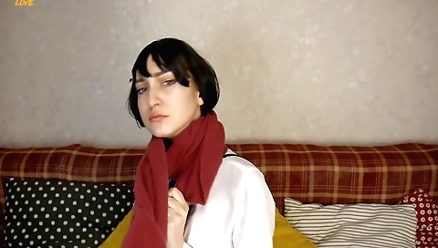 Brunette in stockings gets her feet raked in amateur clip